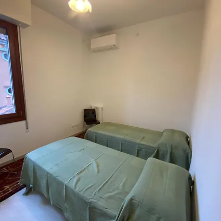 Taylors Apartament *